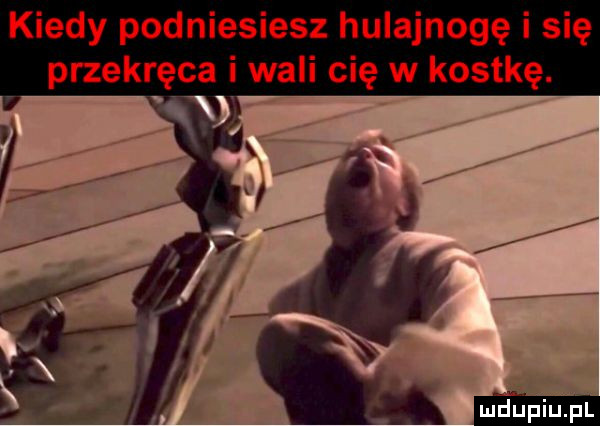 kiedy podniesiesz hulajnogę i się przekręca wali cię w kostkę
