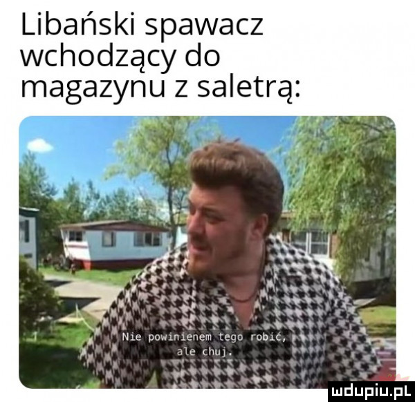 libański spawacz wchodzący do magazynu z saletra