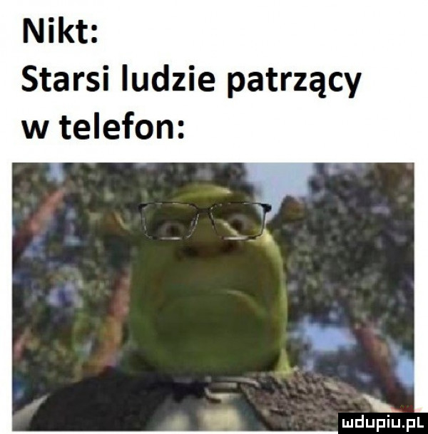 nikt starsi ludzie patrzący w telefon