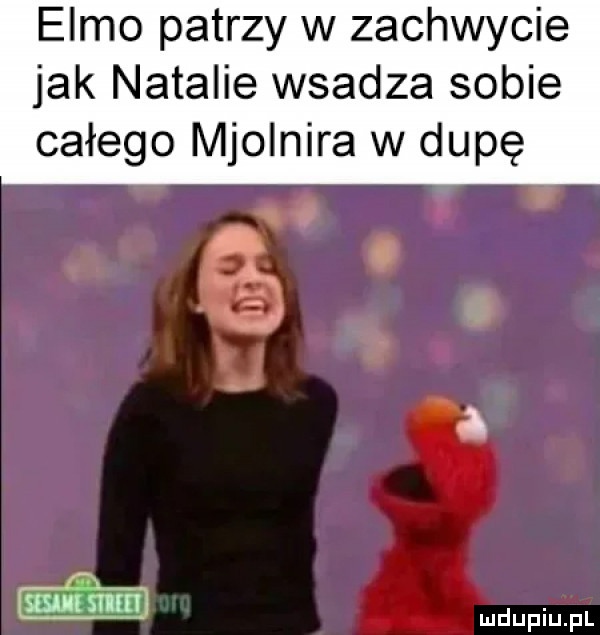 emmo patrzy w zachwycie jak natalie wsadza sobie całego mjolnira w dupę