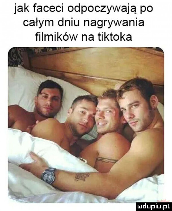 jak faceci odpoczywają po całym dniu nagrywania filmików na tiktoka ludu iu. l