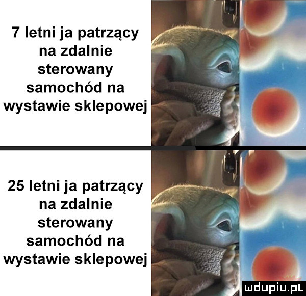 letni ja patrzący na zdalnie sterowany samochód na wystawie sklepowej na zdalnie sterowany samochód na wystawie sklepowej