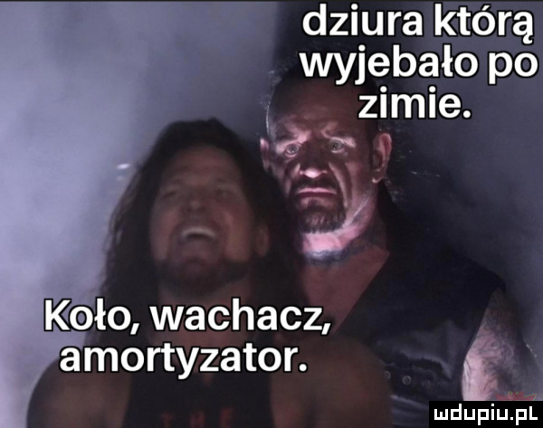 dziura którą wyjębąło po kolo wachacz amortyzator. ł