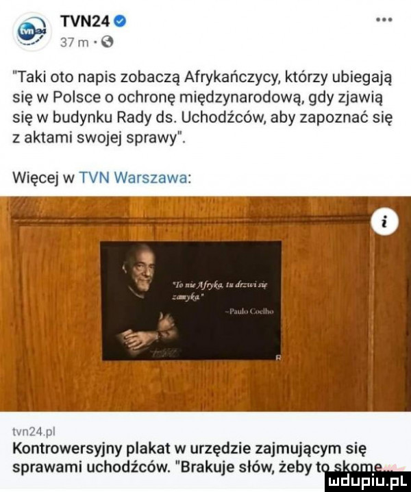 tvn   e taki oto napis zobaczą afrykanczycy którzy ubiegają się w polsce o ochronę międzynarodową gdy zjawią się w budynku rady ds. uchodźców aby zapoznać się z aktami swojej sprawy. wlęcejw j kontrowersyjny plakat w urzędzie zajmującym się sprawami uchodźców. brakuje słów żeby tu ludupl l