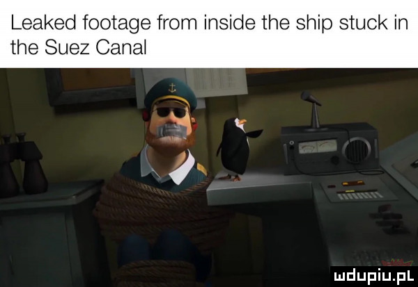 leaked footage from inside tee ship słuck in tee suez caval