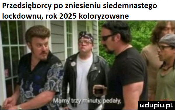 przedsięborcy po zniesieniu siedemnastego iockdownu rok      koloryzowane