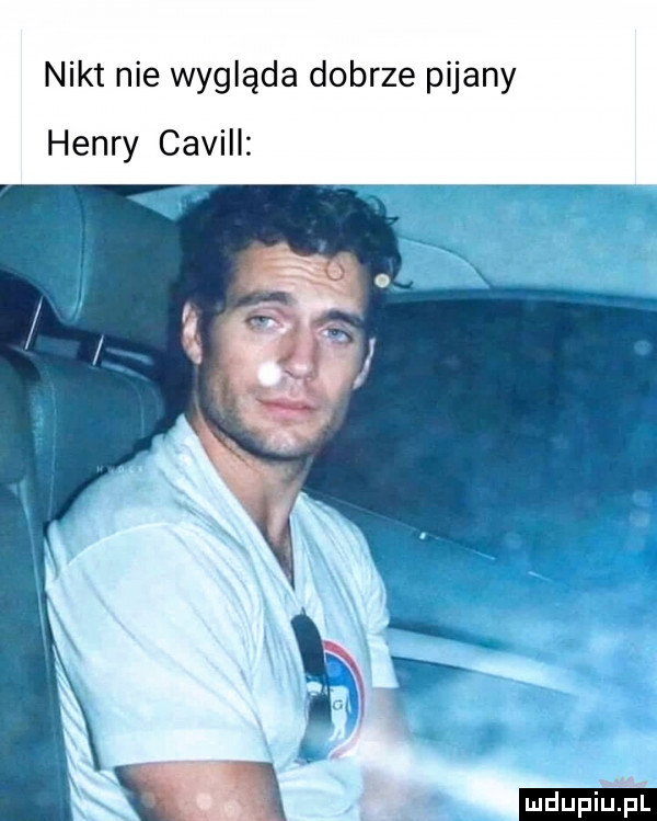 nikt nie wygląda dobrze pijany henry cavill