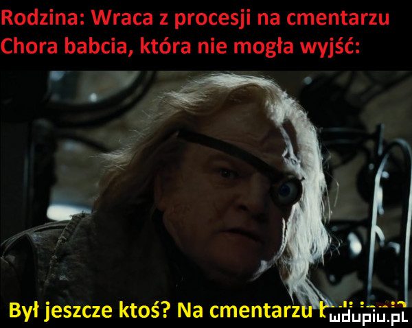 rodzina wraca z procesji na cmentarzu chora babcia która nie mogła wyjść byłjeszcze ktoś na cmentarz l