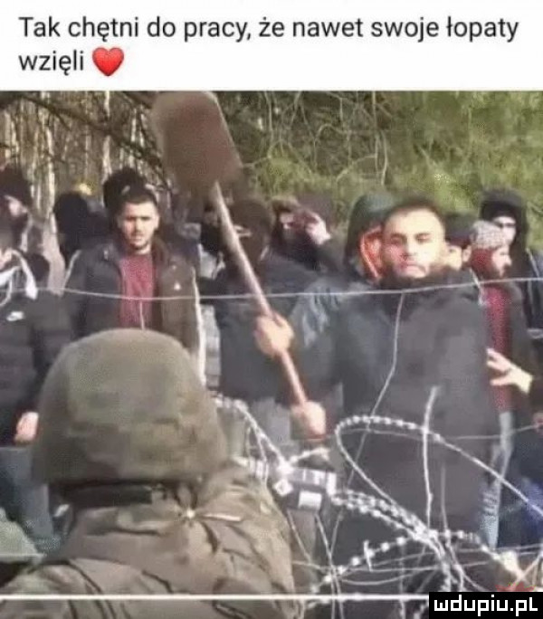 tak chętni do pracy że nawet swoje łopaty
