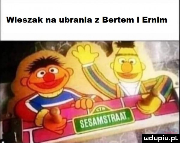 wieszak na ubrania z bertem i ernim