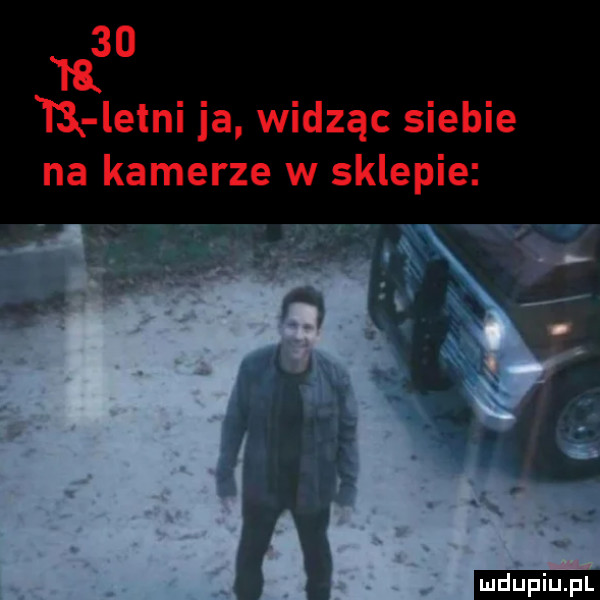 r i  letni ja widząc siebie na kamerze w sklepie