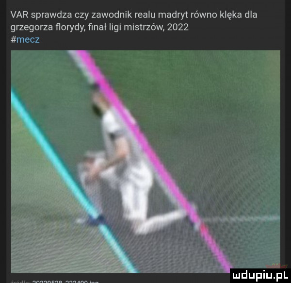 var sprawdza czy zawodnik realu madryt równo klęka dla grzegorza ﬂorydy ﬁnal ligi mistrzów      mecz