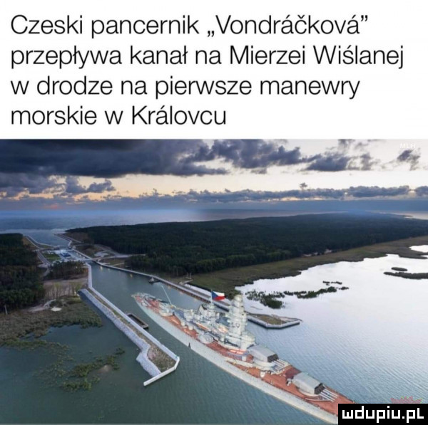 czeski pancernik vondraćkova przepływa kanał na mierzei wiślanej w drodze na pierwsze manewry morskie w kralovcu