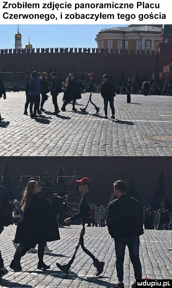 zrobiłem zdjęcie panoramiczne placu czerwonego i zobaczyłem tego gościa