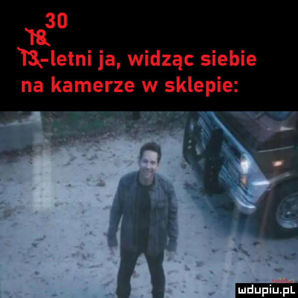 r i  letni ja widząc siebie na kamerze w sklepie