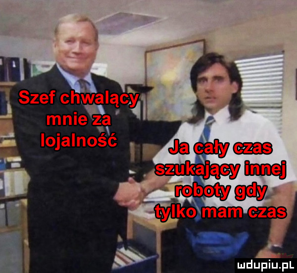 szef chwaląc y