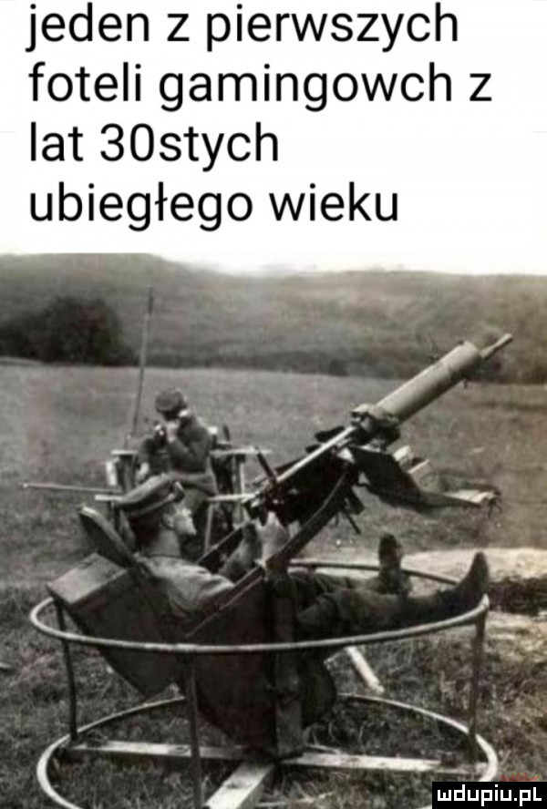 jeden z pierwszych foteli gamingowch z lat    tych ubiegłego wieku