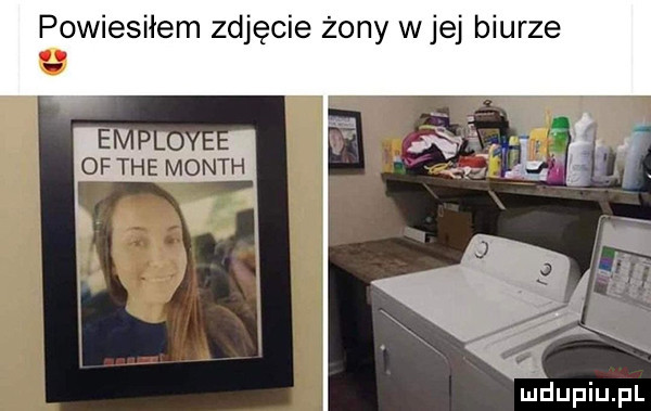 powiesiłem zdjęcie żony wiej biurze