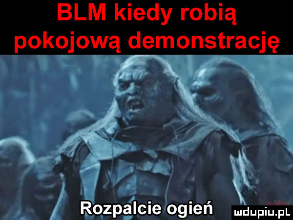 blm kiedy robią pokojową demonstrację. xt x. rozpalcie ogień eupiupl