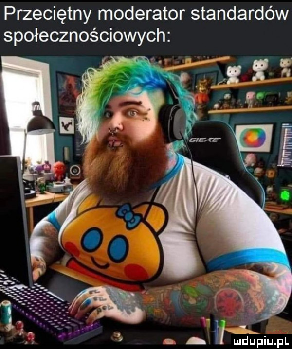 przeciętny moderator standardów społecznościowych ł. i