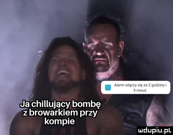 ja chillujacy bombę z browarkiem przy kompie mdupidęl