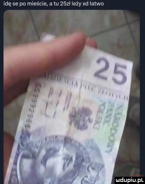 idę se po mieście a tu    l leży xd łatwo