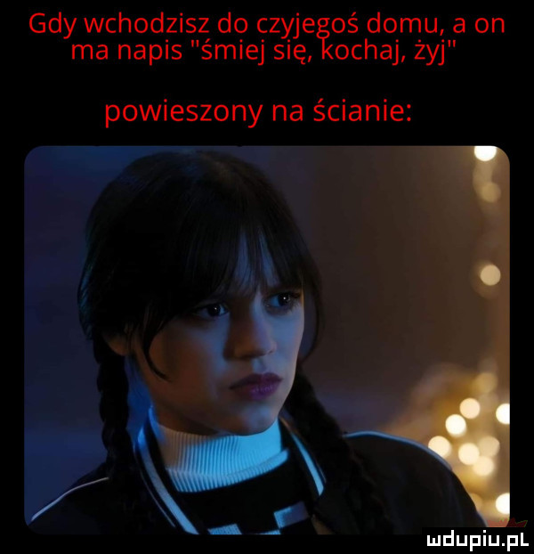 gdy wchodzisz do czyje oś domu a on ma napis śmiej się ochaj żyj powieszony na ścianie