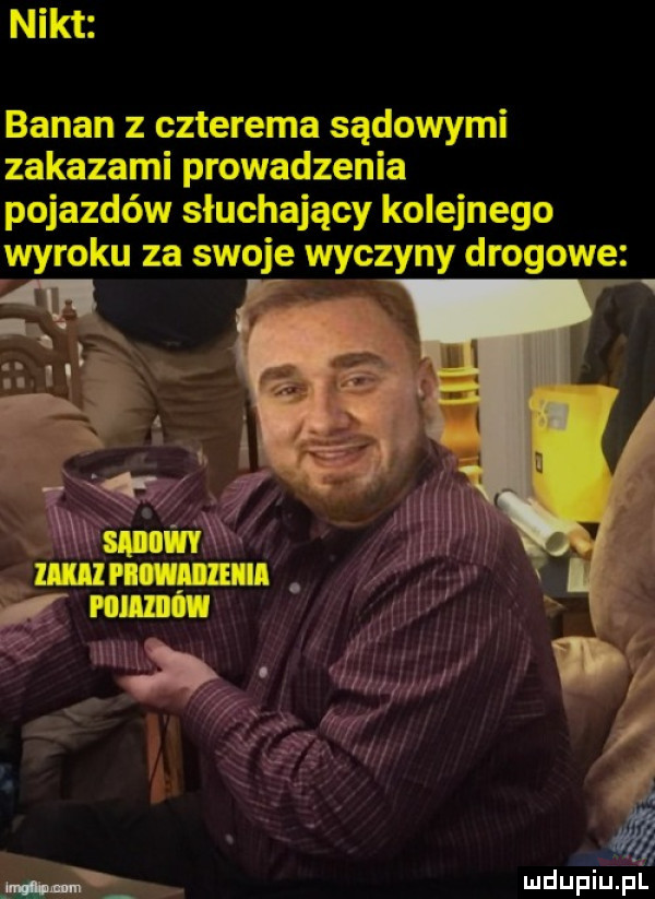 nikt banan z czterema sądowymi zakazami prowadzenia pojazdów słuchający kolejnego wyroku za swoje wyczyny drogowe