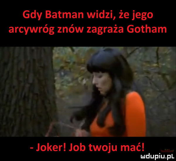 gdy batman widzi że jego arcywróg znów zagraża gotham. abakankami a joker job tworu mać