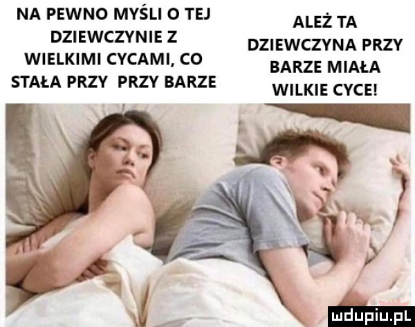 na pewno mysli o tej ależ ta dziewczynie z dziewczyna przy wielkimi cycami co barze am stała przy przy barze wickie cycki