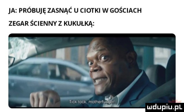 a próbuję zasnąc u ciotki w gościach zegar ścienny z ku ulką