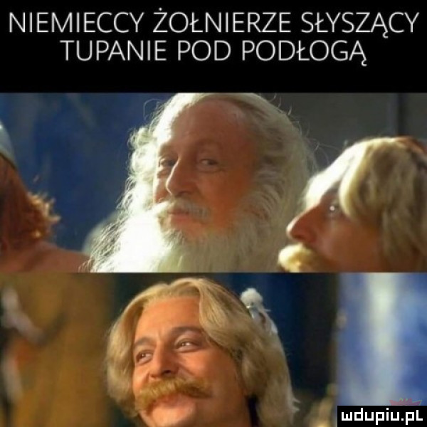 niemieccy żołnierze słyszący tupanie pod podłogą