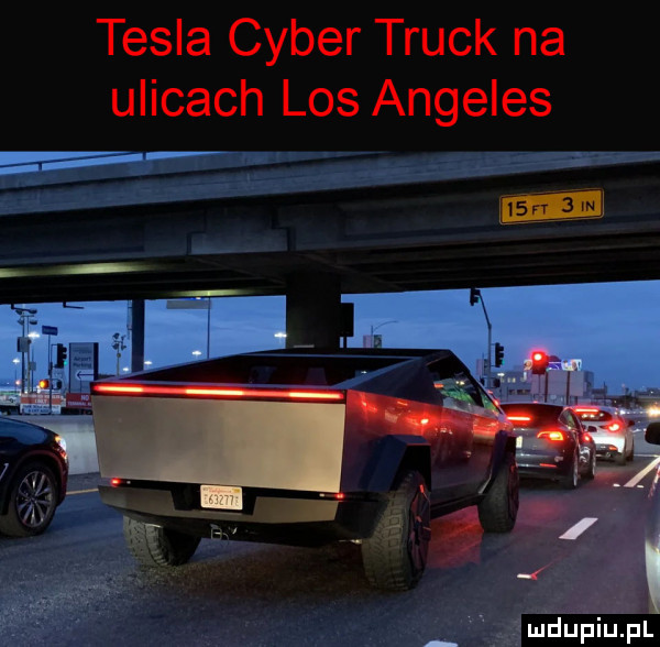 tesla ceber truck na ulicach los angeles