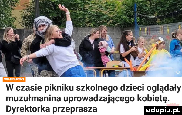 w czasie pikniku szkolnego dzieci oglądały muzułmanina uprowadzającego kobietę. dyrektorka przeprasza