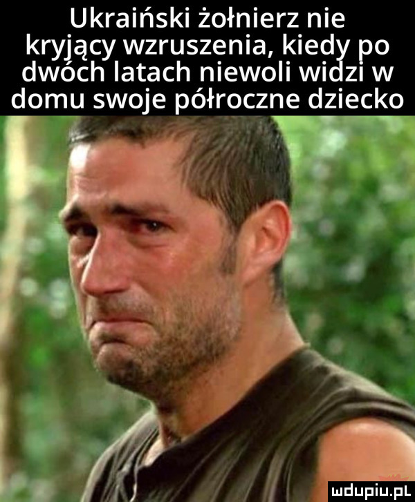 ukraiński żołnierz nie kryjący wzruszenia kred po dwoch latach niewoli wi zi w domu swoje półroczne dziecko l. w. abakankami o ﬁi o. l
