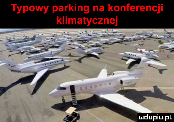 typowy parking na konferencji klimatycznej