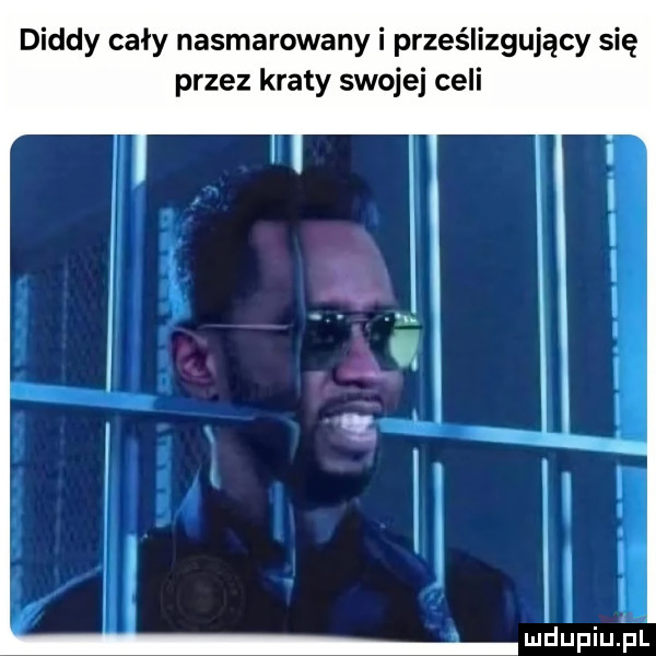 diady cały nasmarowany i prześlizgujący się przez kraty swojej celi