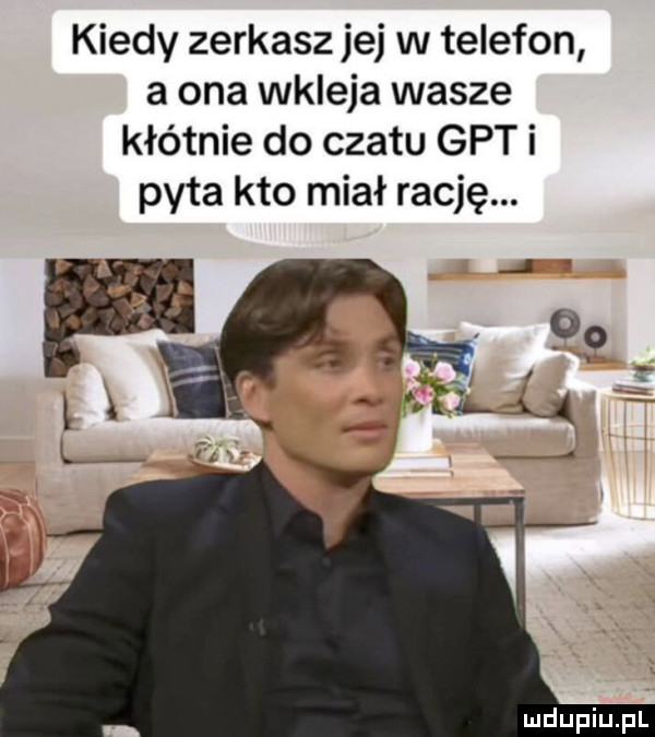 kiedy zerkasz jej w telefon a ona wkleja wasze kłótnie do czatu gat i pyta kto miał rację