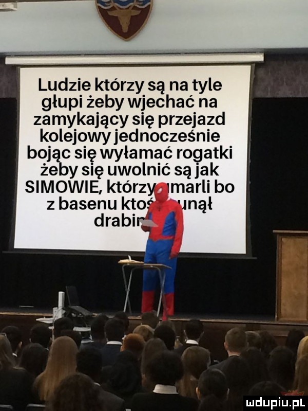 ludzie którzy są na tyle głupi żeby wjechać na zamykający się przejazd kolejowy jednocześnie bojąc się wyda mać rogatki żeby się uwolnić są jak samowie którz marli bo