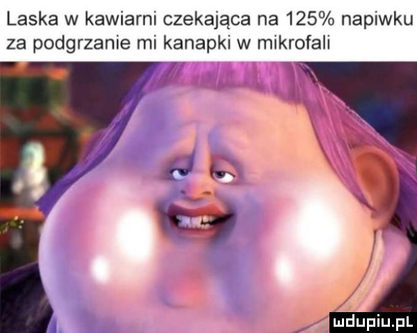 laska w kawiarni czekające na     napiwku za podgrzanie mi kanapki w mikrofali