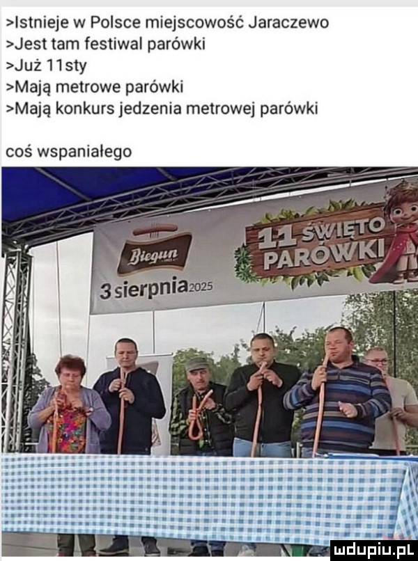 istnieje w polsce miejscowość jaraczewo jest tam festiwal parówki j uż     say mają metrowe parówki mają konkurs jedzenia metrowej parówki coś wspanialego