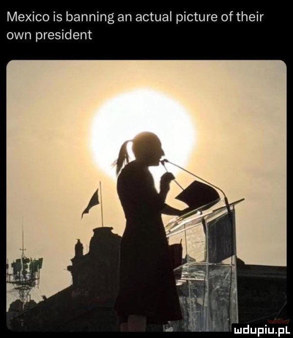 mexico is banting an actual picture of their ozn president i mdupiupl