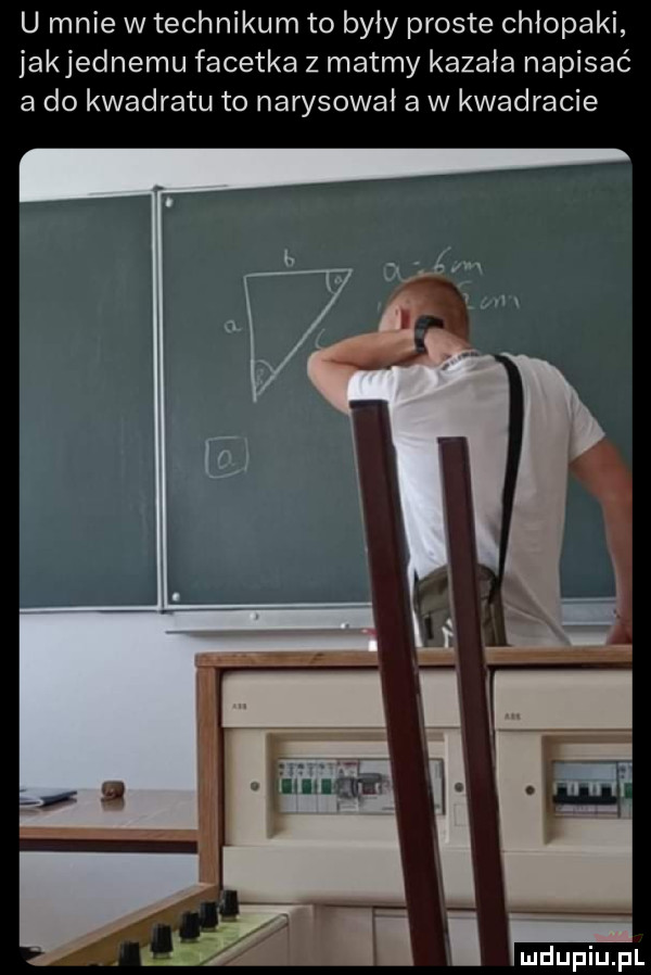 u mnie wtechnikum to były proste chłopaki jakjednemu facetka z matmy kazała napisać a do kwadratu to narysował a w kwadracie i