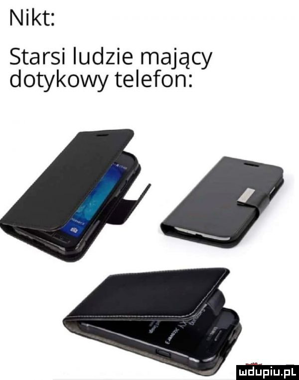nikt starsi ludzie mający dotykowy telefon
