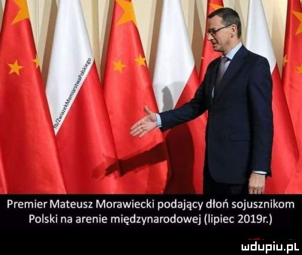 premier mateusz morawiecki podający dłoń sojusznikom polski na arenie międzynarodowej lipiec